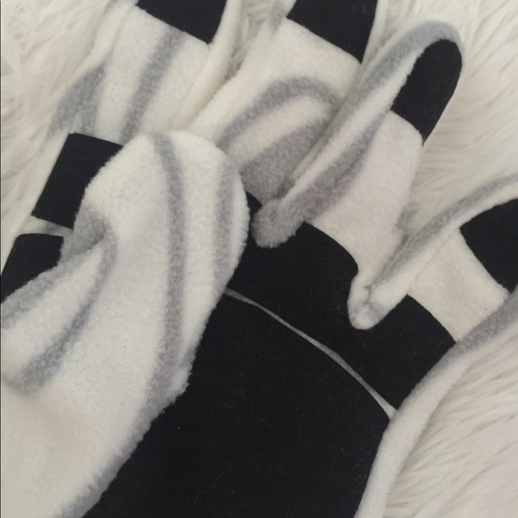 ED HARDY LIVE TO RIDE FLEECE GLOVES New Large - Picture 5 of 7